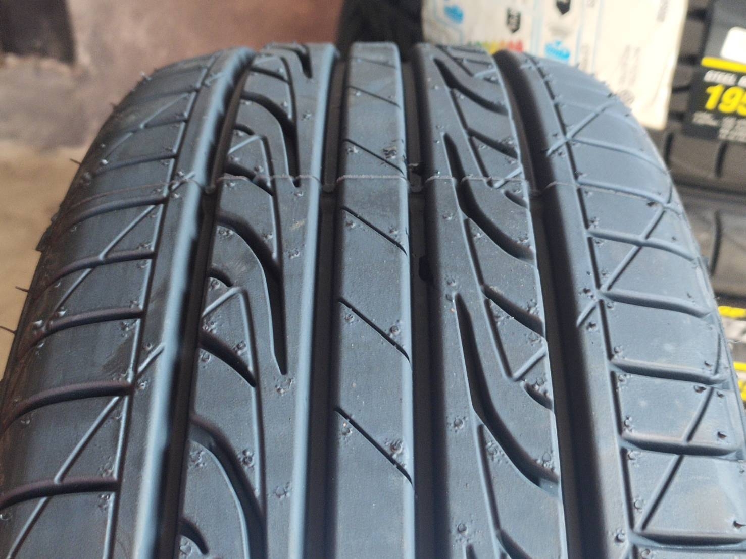 DUNLOP SP SPORT LM704 195/55R15