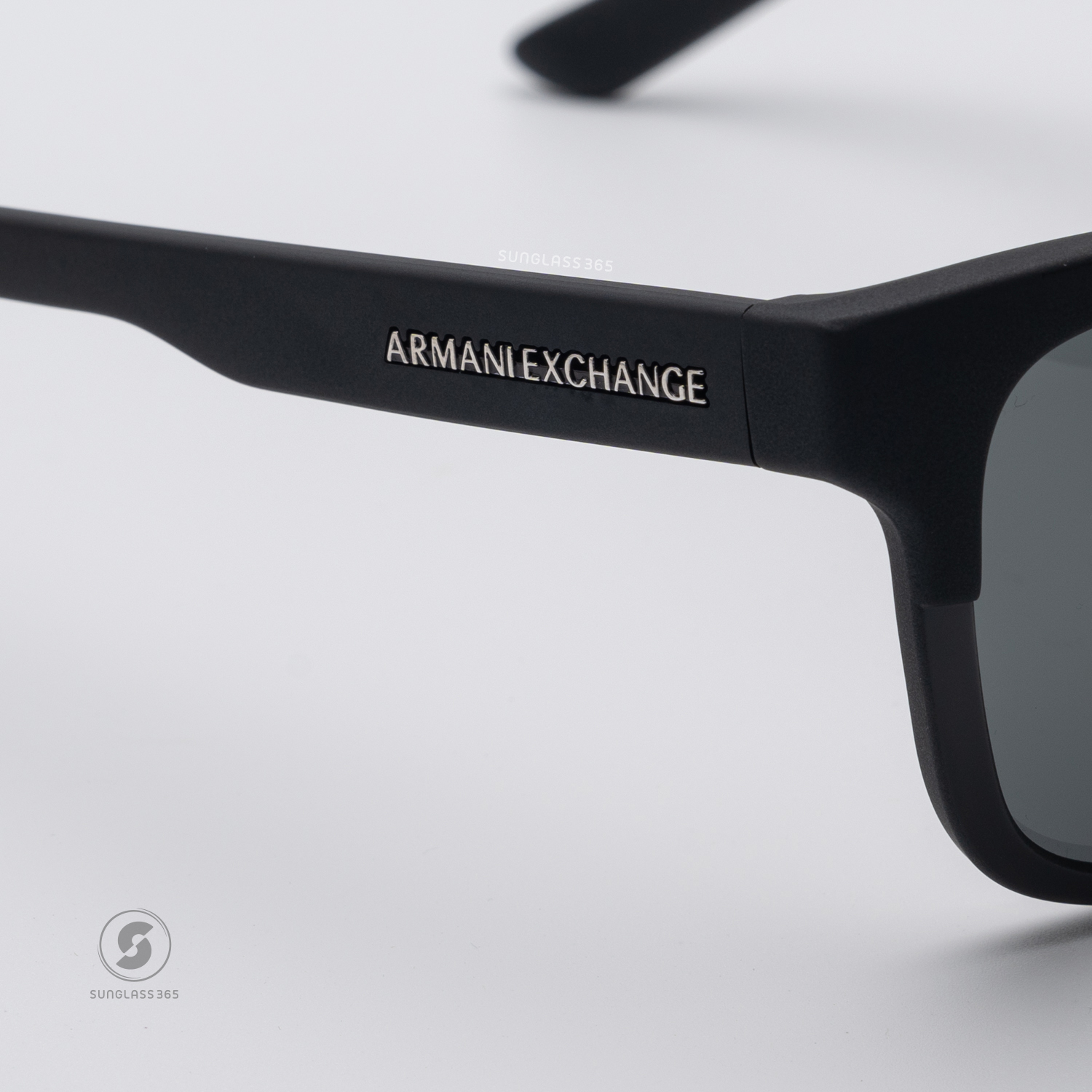 แว่นกันแดด Armani Exchange AX4026S 812287