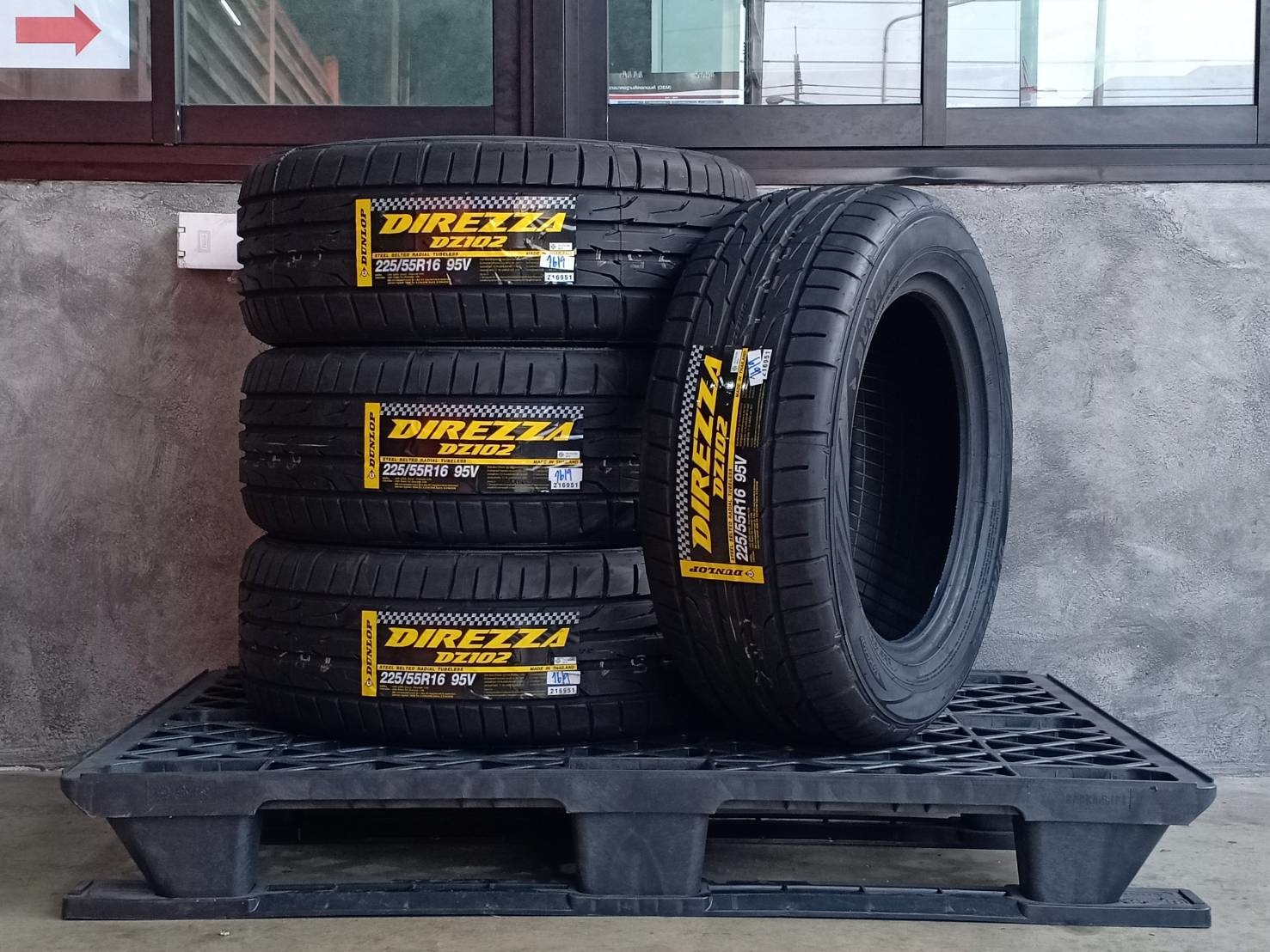 ยาง DUNLOP DIREZZA DZ102 225/55R16 ปี19