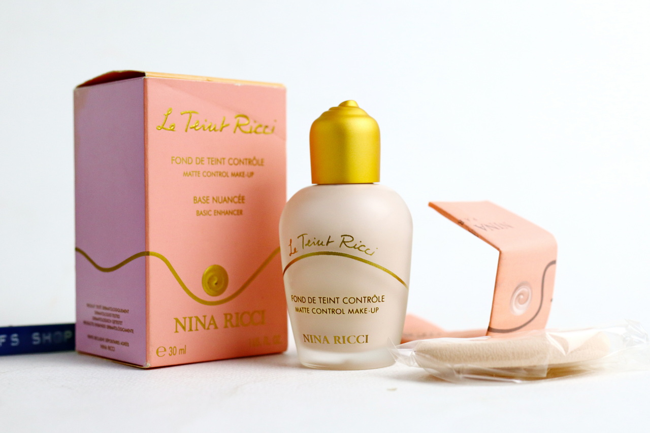 [Vintage] Nina Ricci Le Trout Ricci Pond De Tent Controle Matte Control Make-Up - เครื่องสำอางค์ Vintage