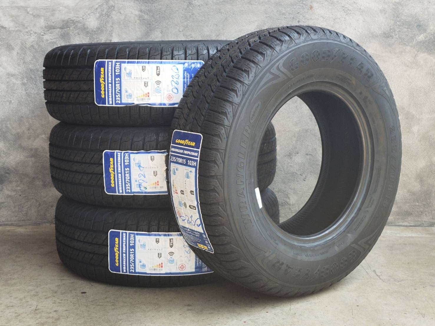 GOODYEAR 235/70R15 WRANGLER TRIPLEMAX 103H MADE IN THAILAND