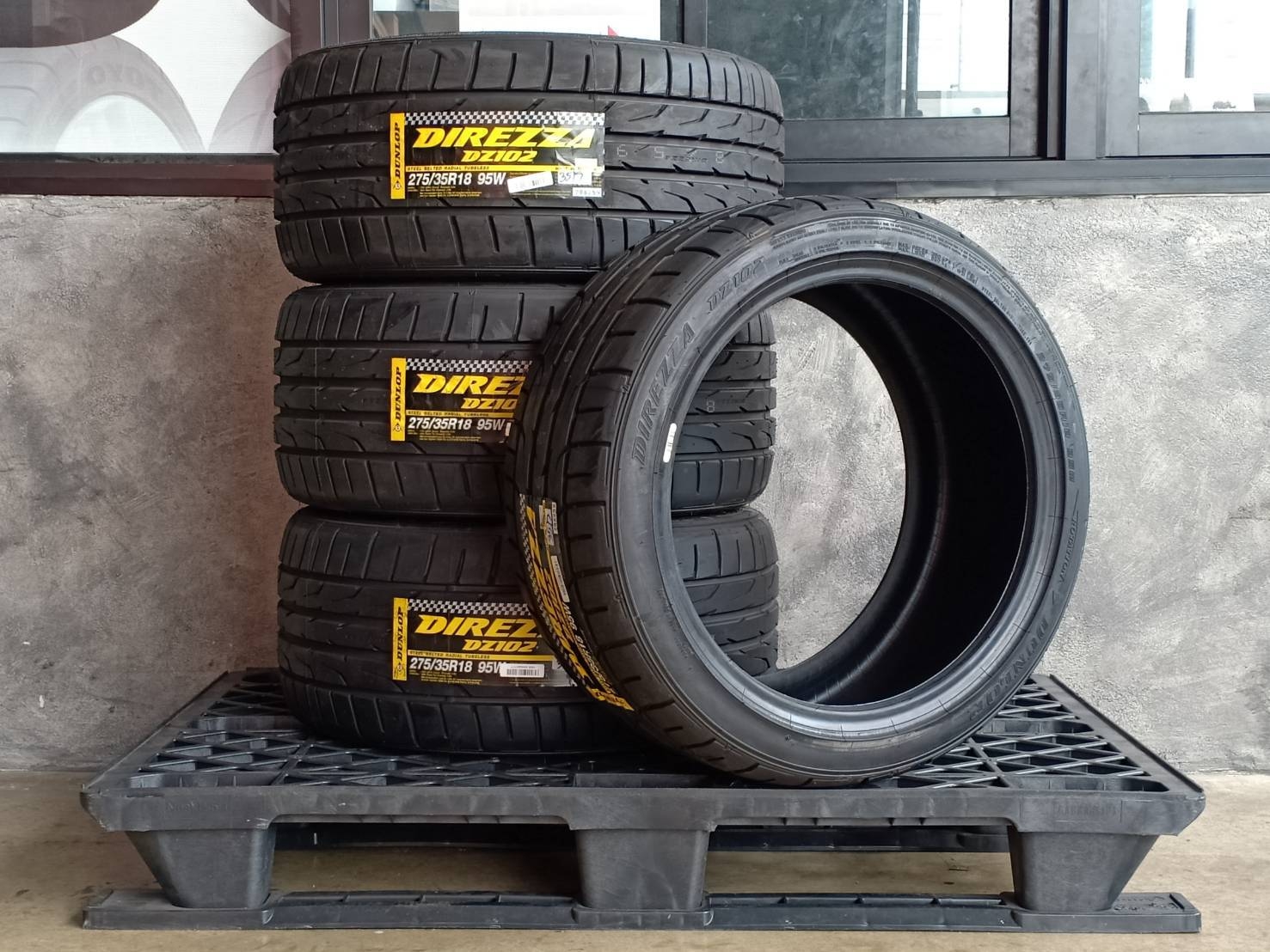 DUNLOP DIREZZA DZ102 275/35R18