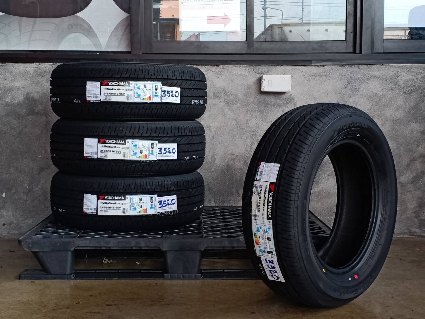 YOKOHAMA 215/60R16 BLUEARTH E75FZ ราคาถูก