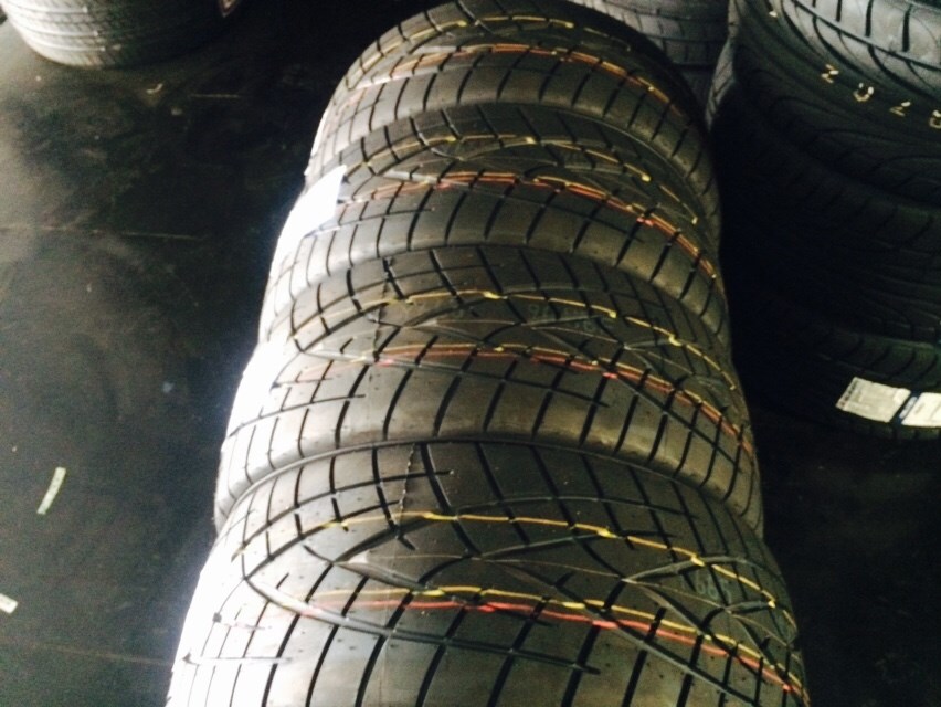 TOYO R1R 225/40-18 เส้น 5500 ปกติ 8500