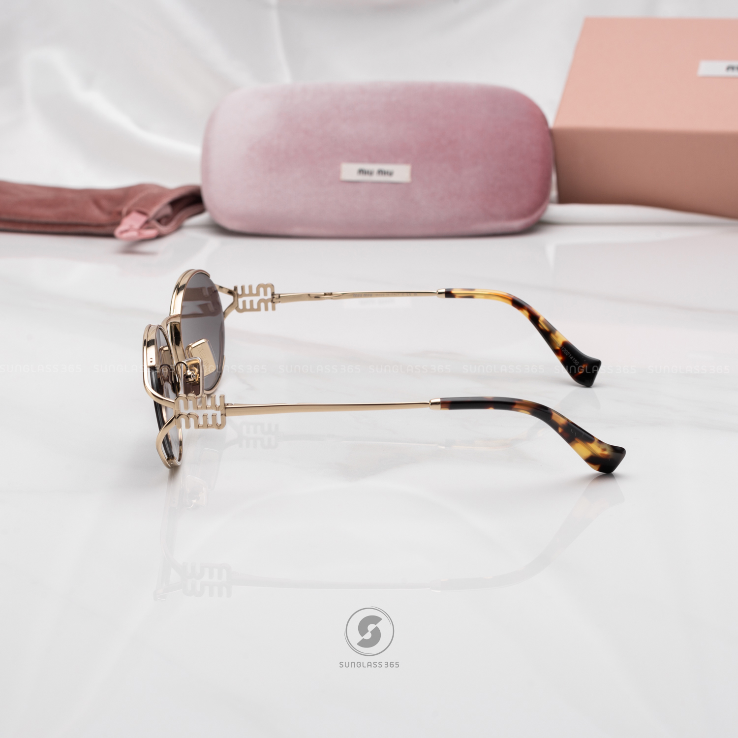 แว่นกันแดด Miu Miu Logo MU52YS ZVN5D1