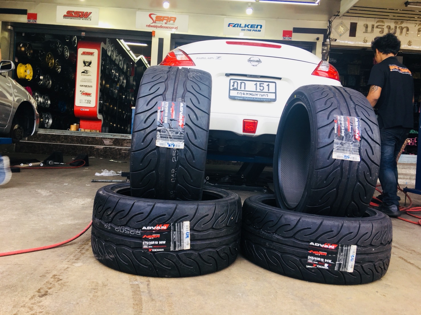 YOKOHAMA NEOVA AD08R 275/35R19 ราคาพิเศษ