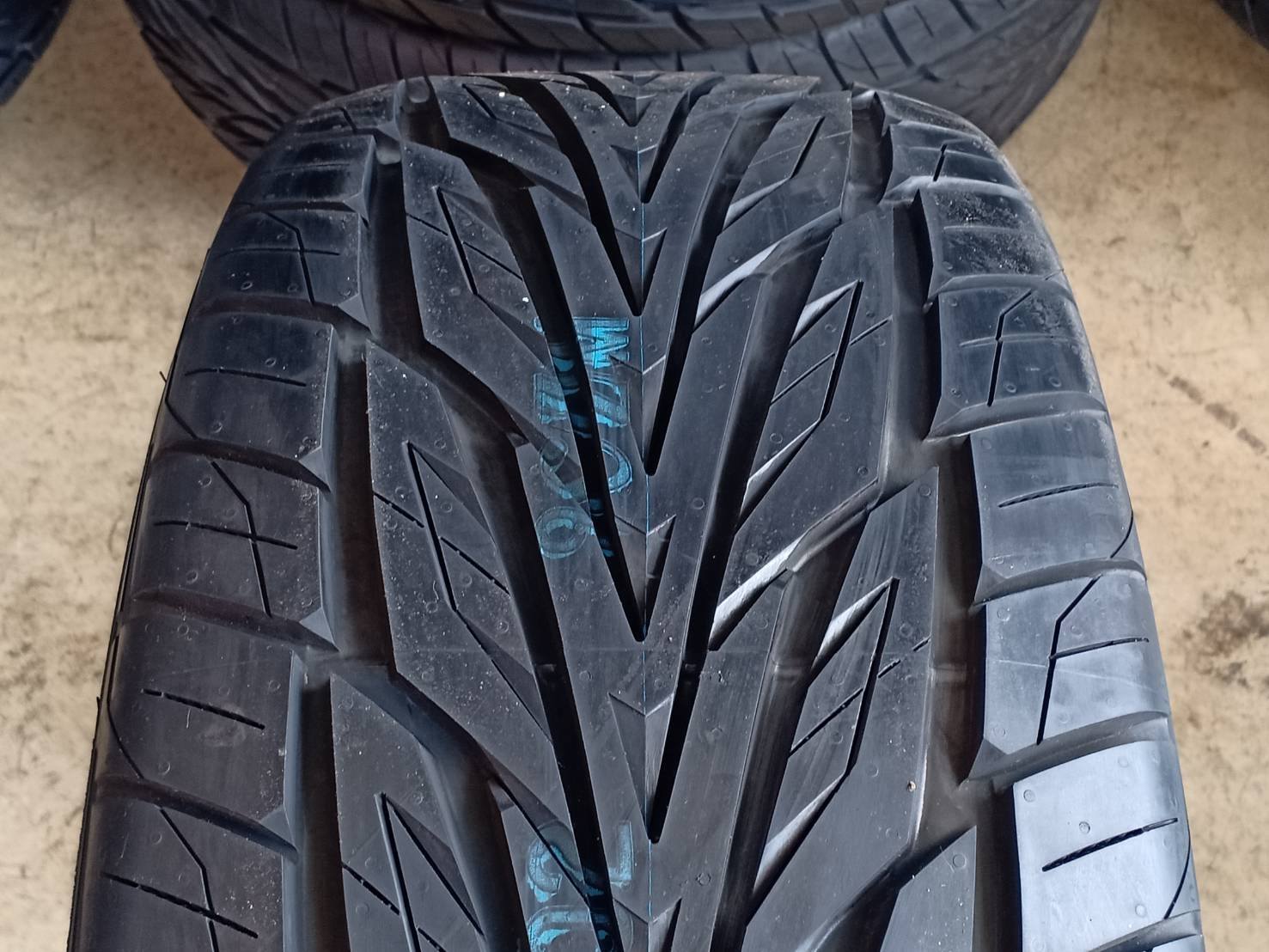 ยางใหม่ TOYO ST3 255/55-18 เส้น 2250 ปกติ 7500