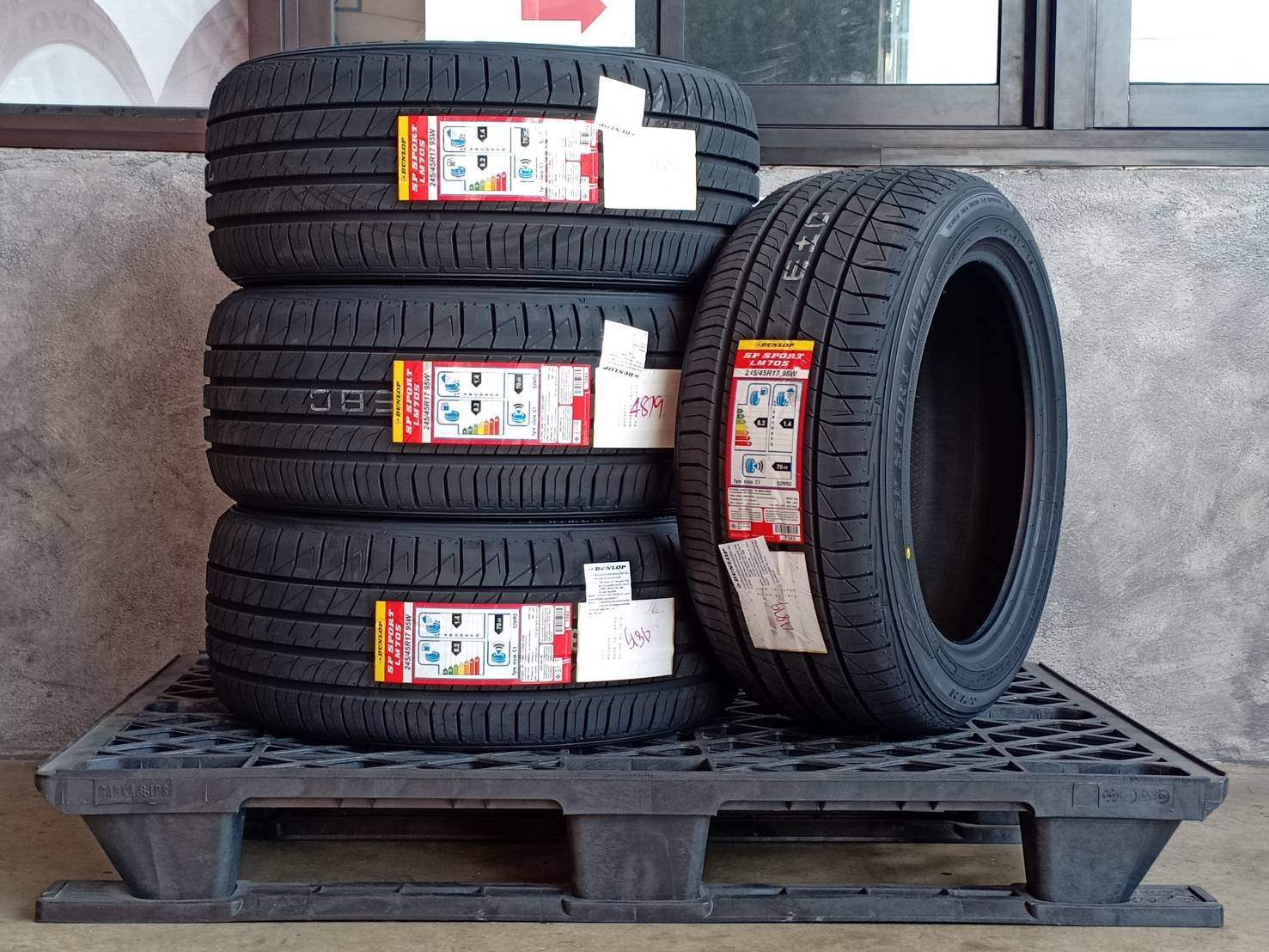 DUNLOP 245/45R17 SP SPORT LM705 95W MADE IN JAPAN