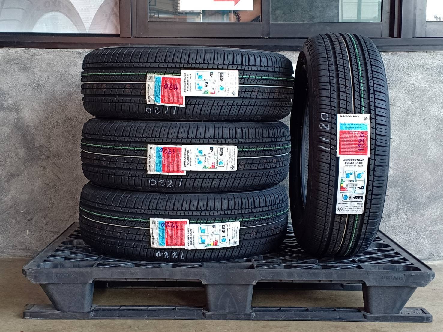 BRIDGESTONE 225/65R17 DUELER H/T 470 102T MADE IN INDONESIA