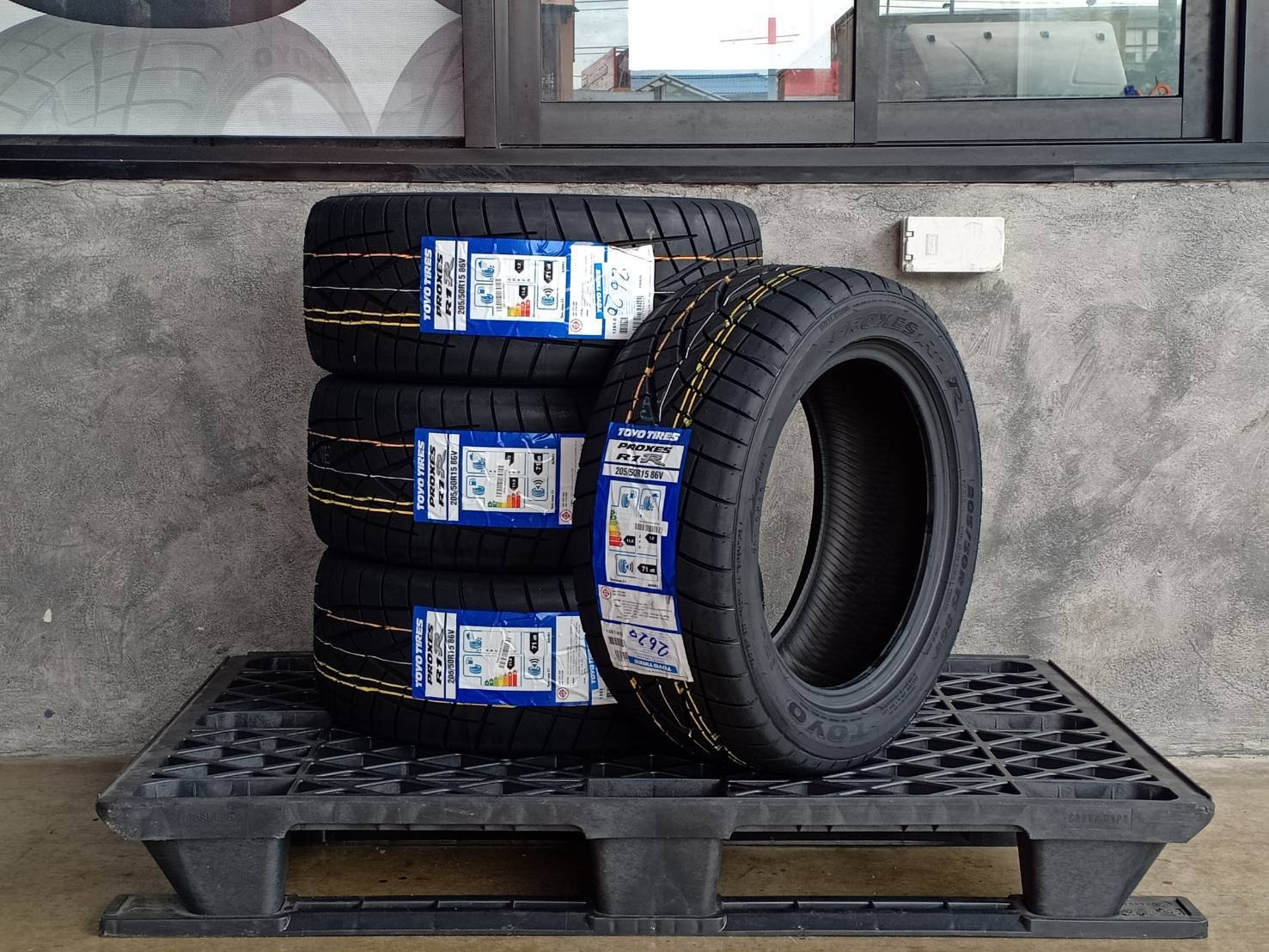 TOYO 205/50R15 PROXES R1R 86V MADE IN JAPAN
