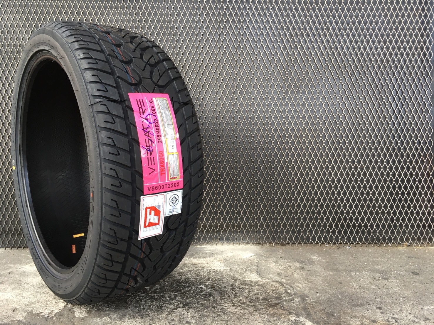 ยางใหม่ปี19 VERSATYRE 265/40-22 ราคาถูก