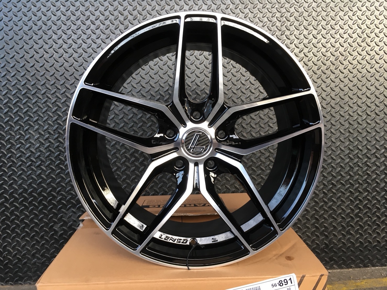 ล้อแท้ LENSO JAGER BAYERN ขอบ18นิ้ว วงละ 6,500.-