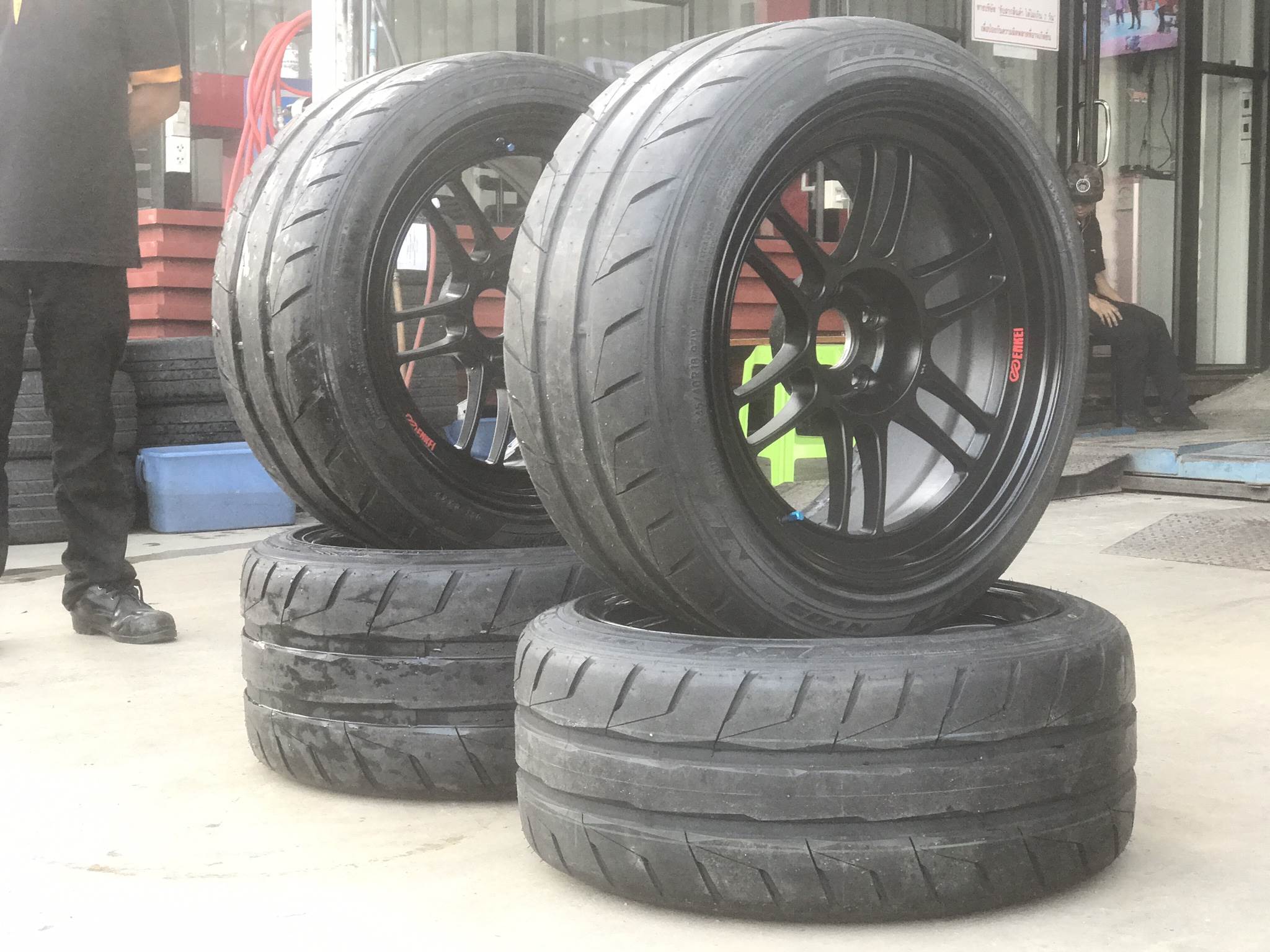 NITTO NT05 245/40-18 เส้น 4000 บาท ปกติ 9000