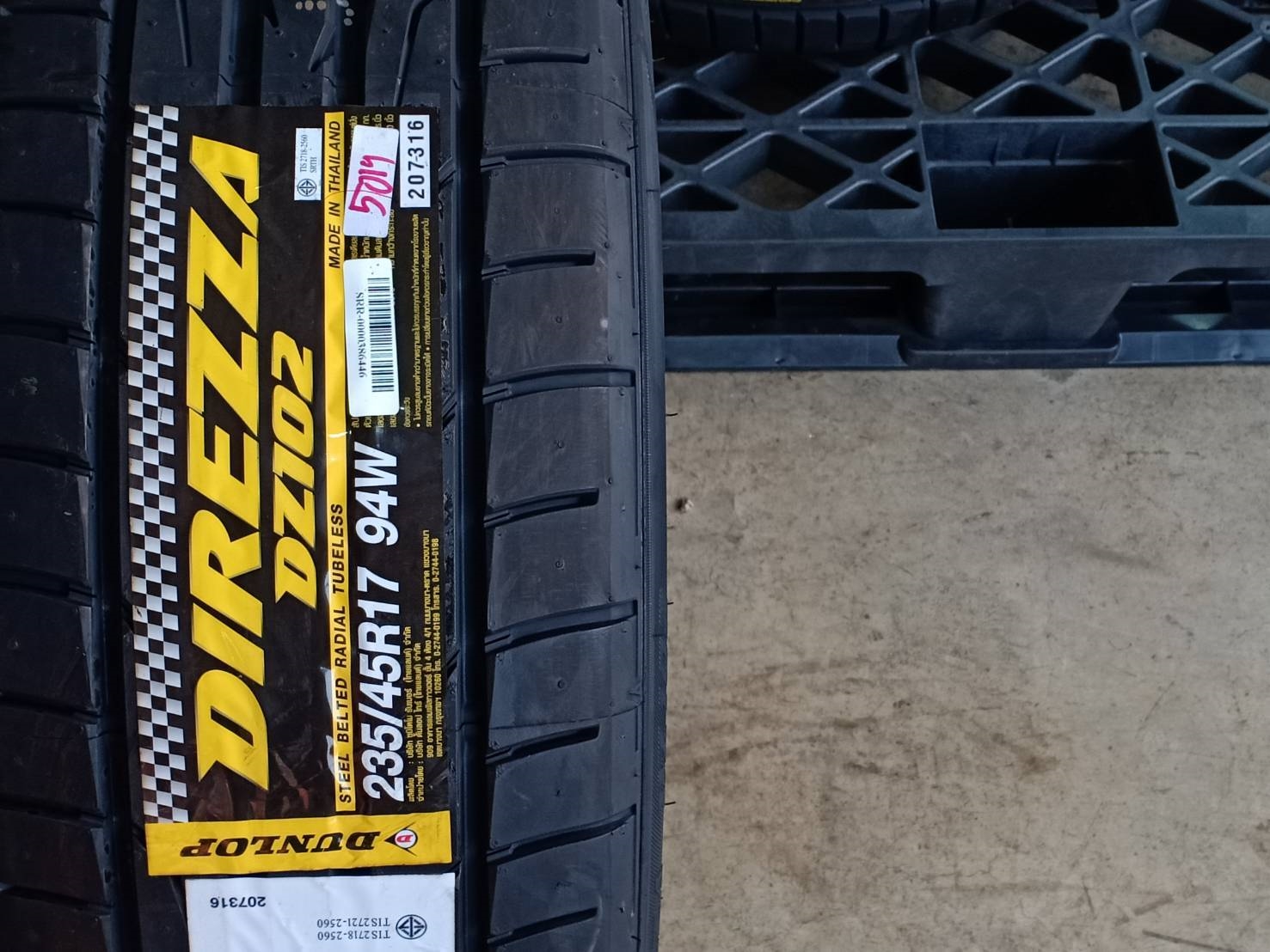 DUNLOP 235/45R17 DIREZZA DZ102 94W MADE IN THAILAND