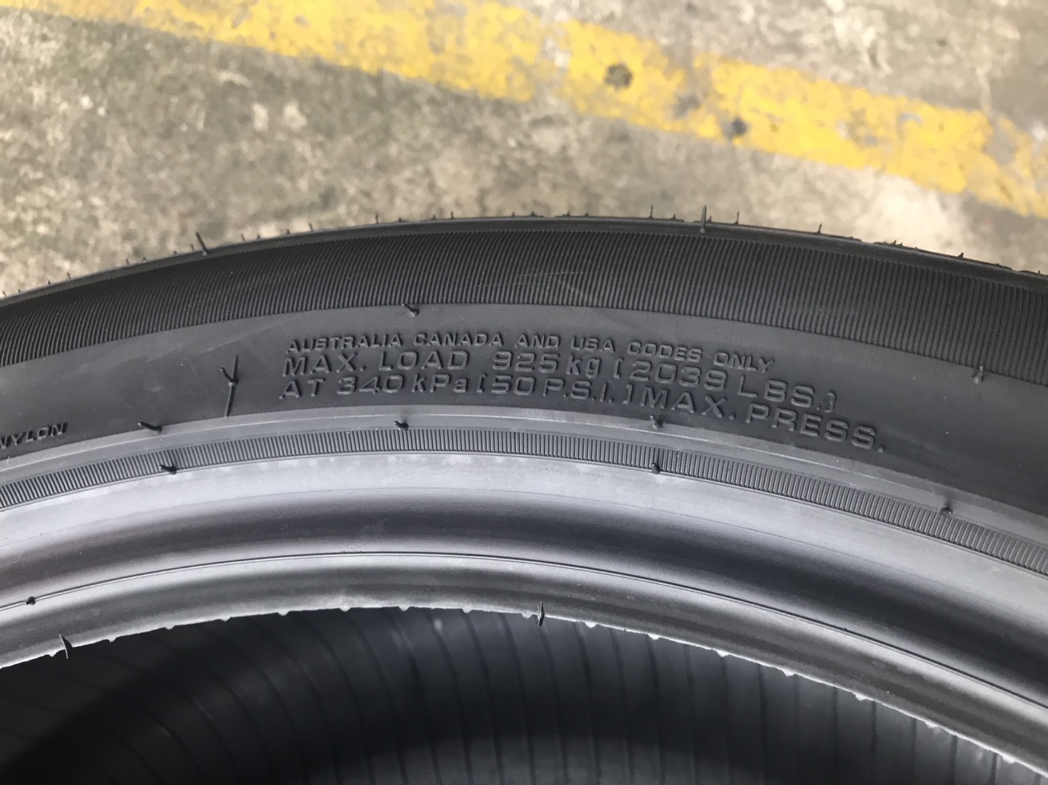 NEXEN RU1 255-45-20 เส้น 6500 ปี18