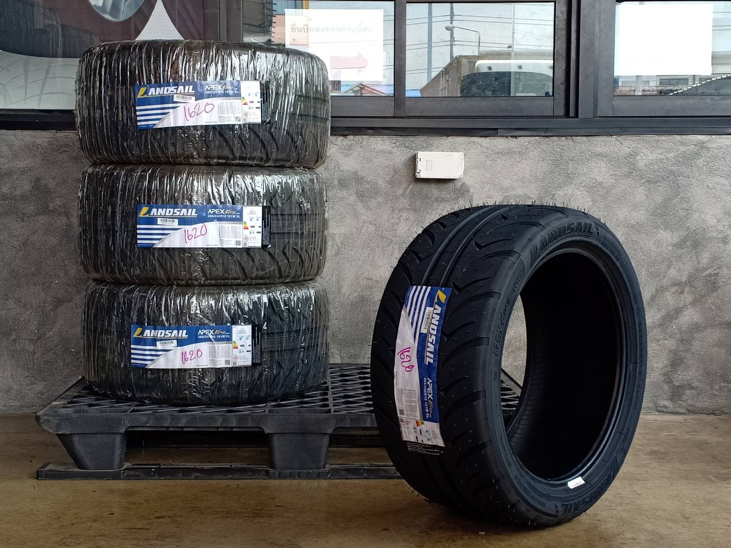 LANDSAIL APEXKING AK01 ยางซอฟสัญชาติไทย เทรดแวร์ 200 ขายราคาส่ง