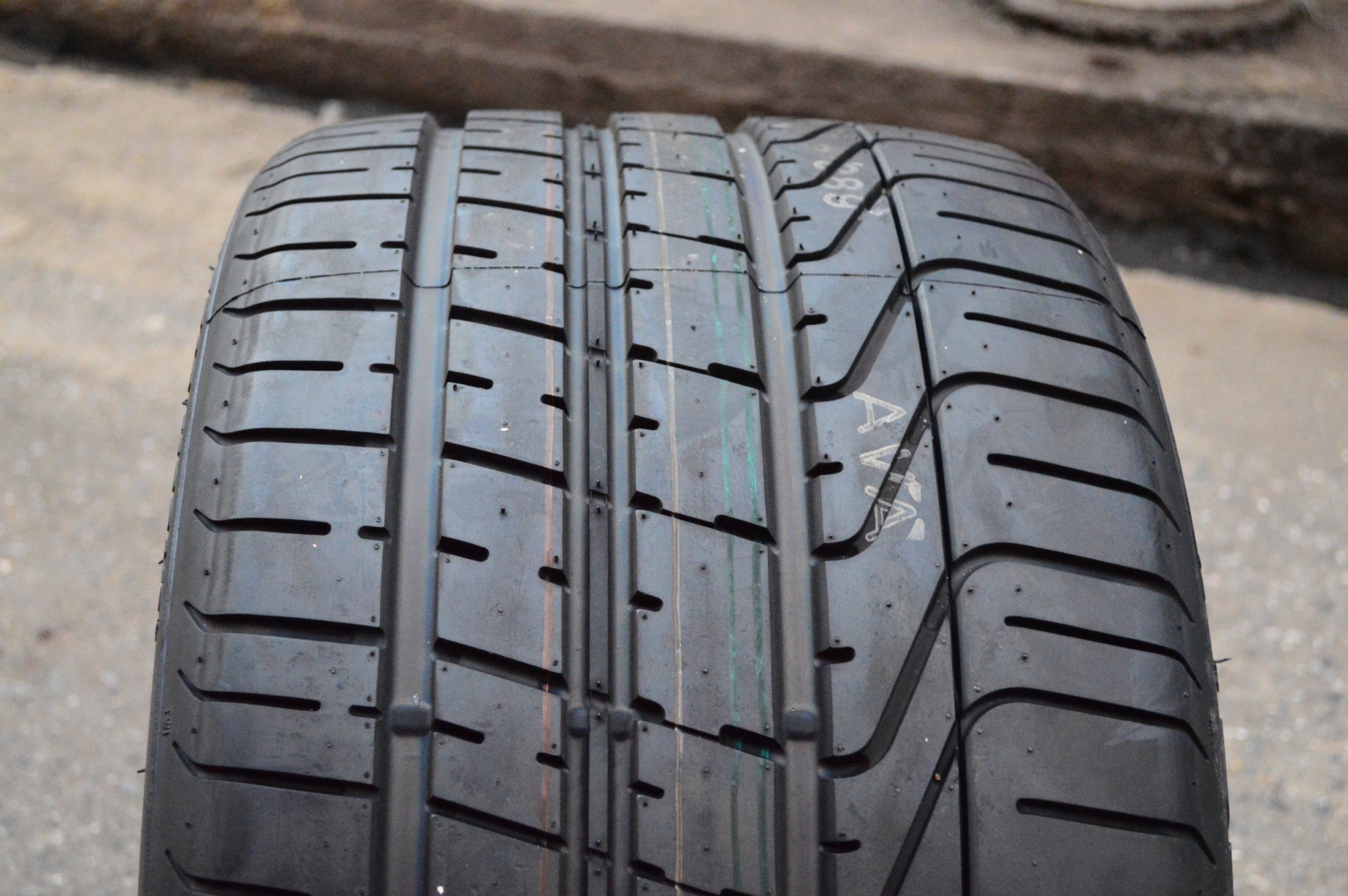 PIRELLI PZERO 295-30-19 เส้น 9800 ปกติ 18000