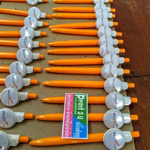 เข็มกลัด ปากกา