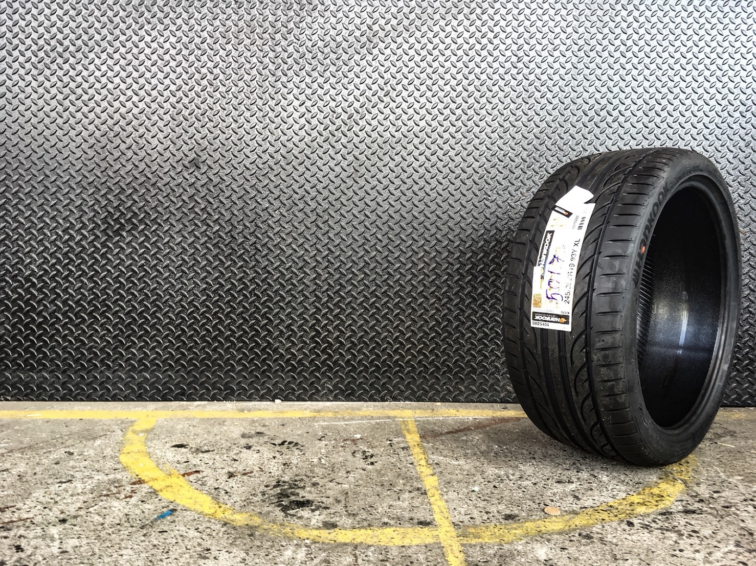 HANKOOK V12 EVO-2 245-35-19 เส้น 5500 ปกติ 7500 ปี 17 ลดราคา