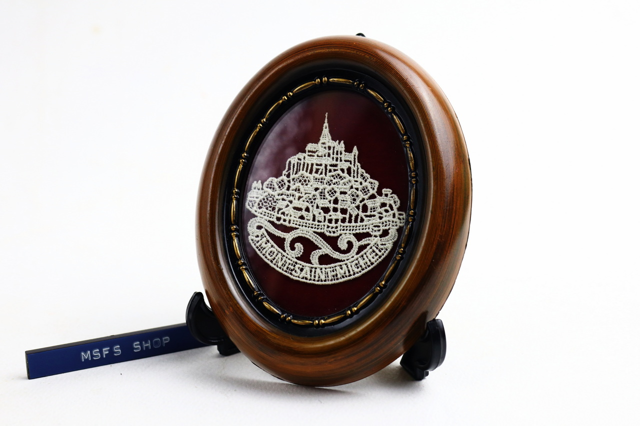 [Vintage] กรอบรูป ลูกไม้ Hand Made ลาย Mont-Saint Michel ขนาดเล็ก ของที่ระลึกจาก Belgium