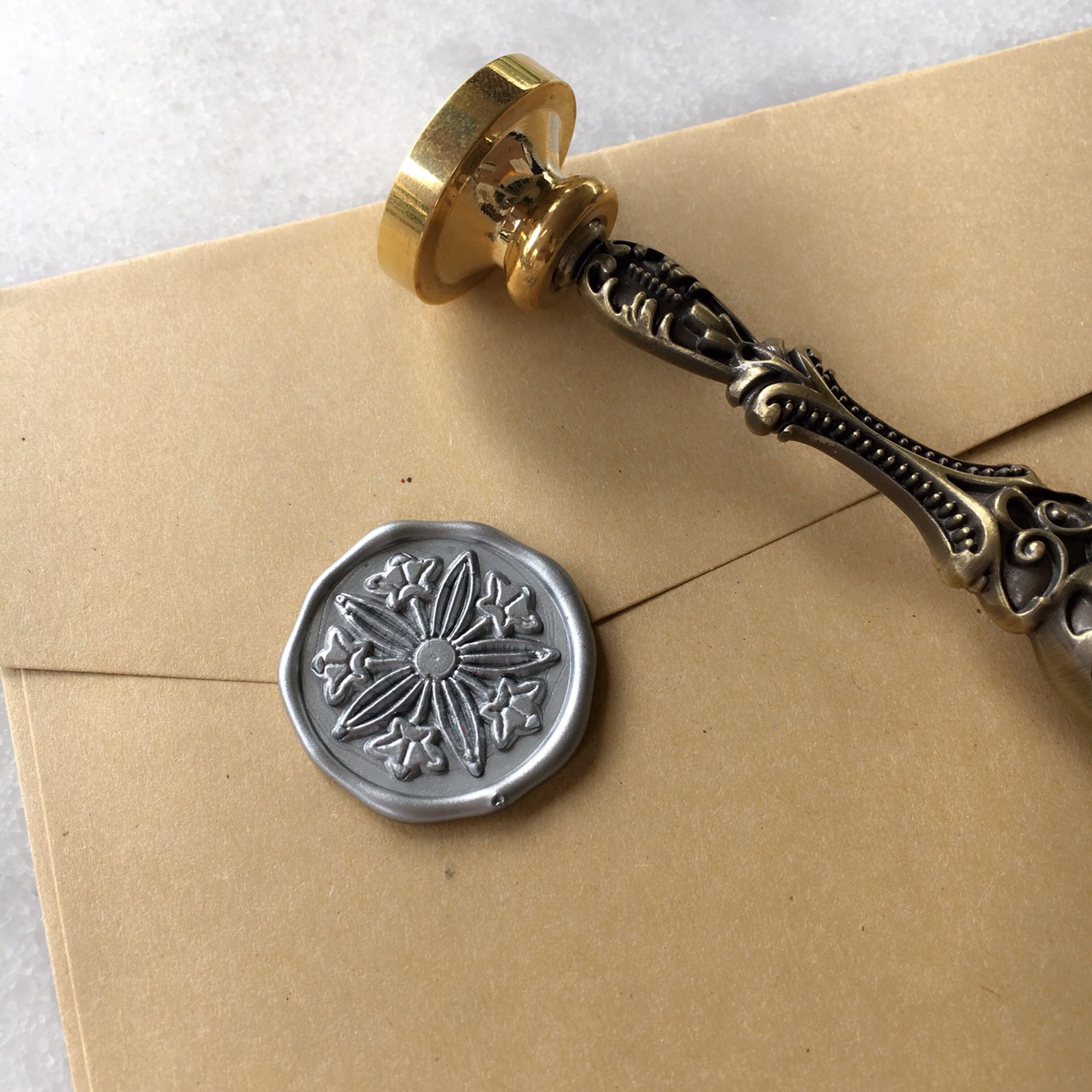 Japanese crest ขนาด 2.5 cm. (ด้ามไม้)