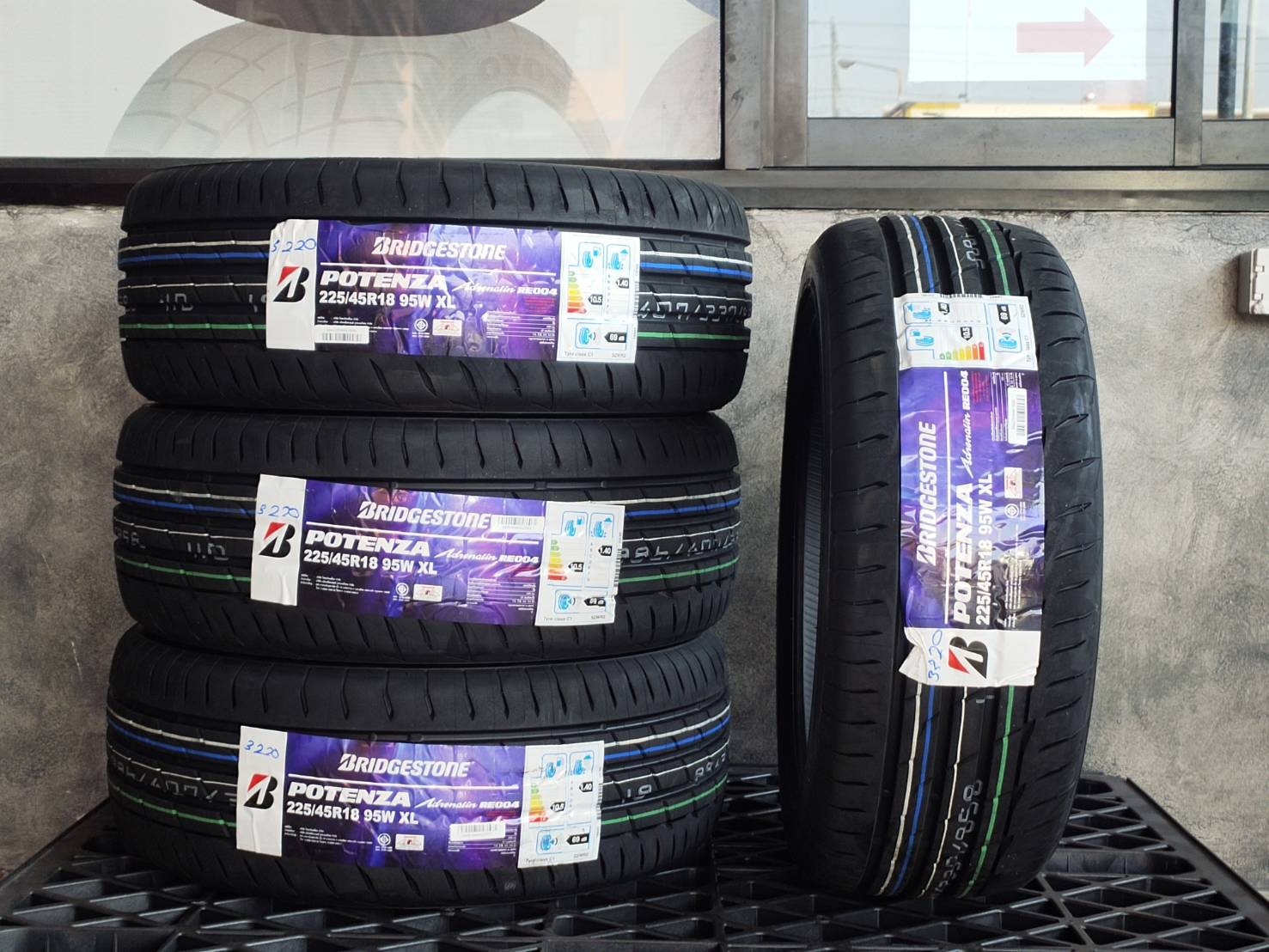 BRIDGESTONE 225/45R18 95WXL RE004 THAILAND