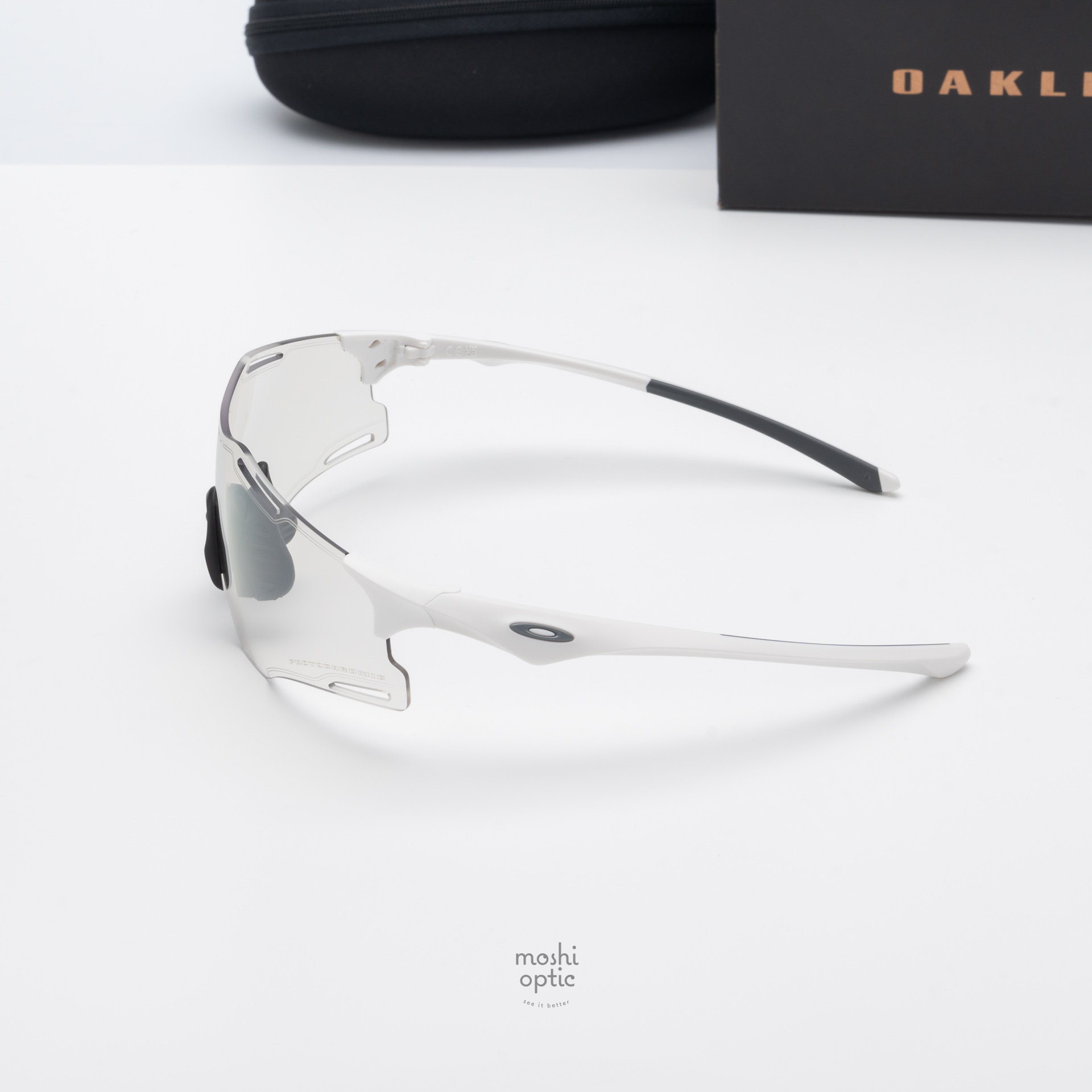 Oakley OO9512D-01 Cybr Zero Matte White Clear to Black Iridium Photochromic
