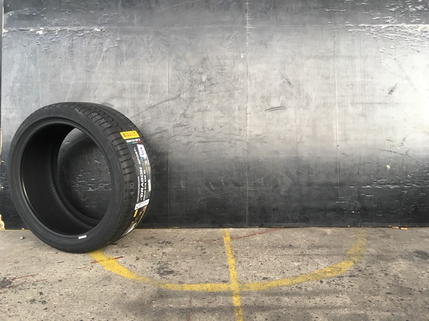PIRELLI DRAGON SPORT 225/40-18 ราคาส่ง