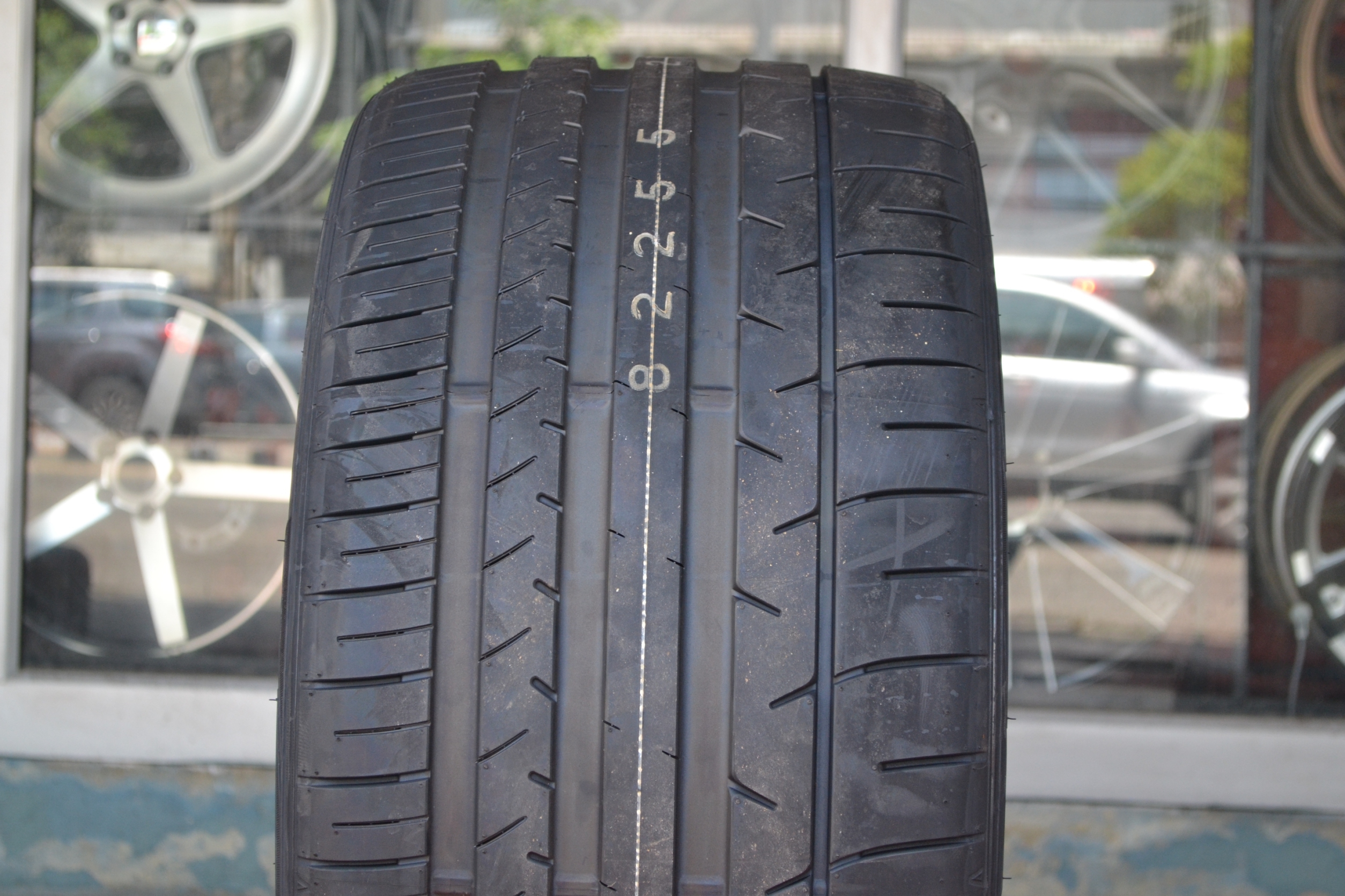 DUNLOP SP SPORT MAXX050+ 325-30-21 ปี18 เส้น 14500 ปกติ 24000