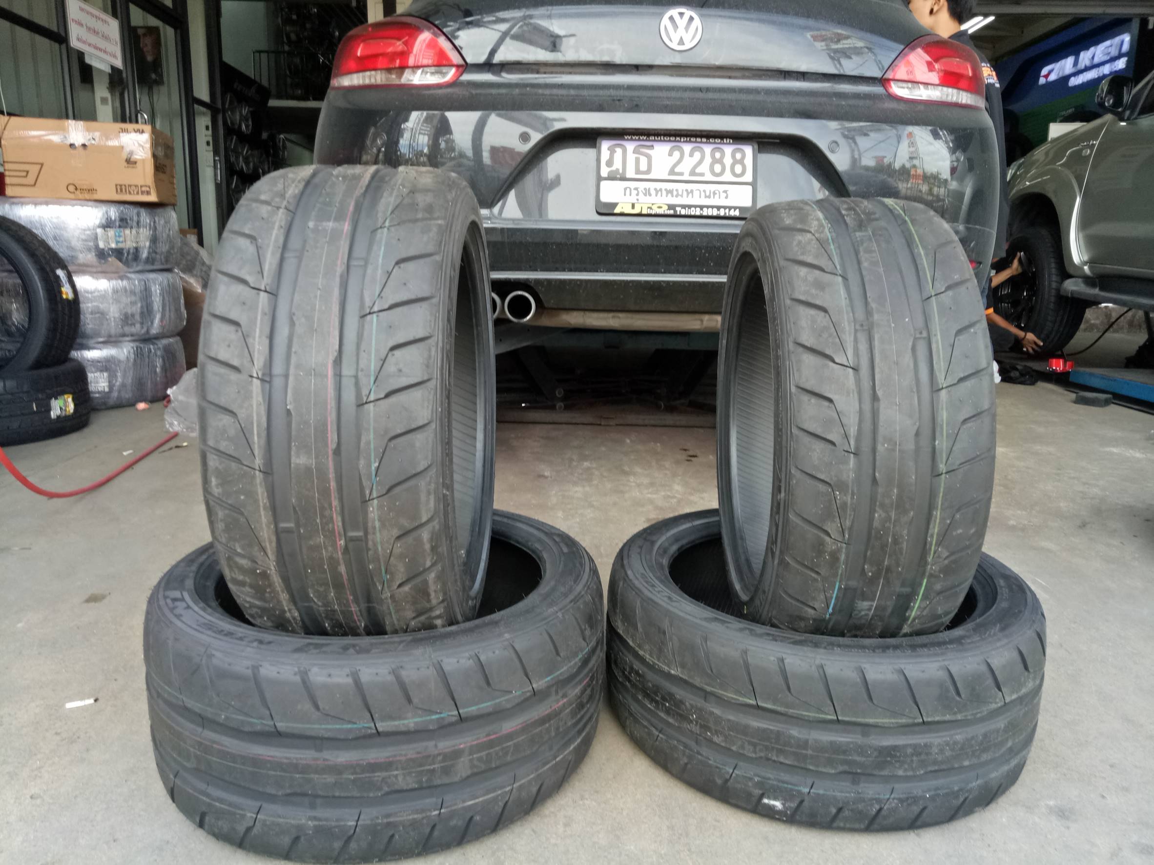 ยางใหม่ NITTO NT05 235/40-18 เส้น 3500 ปกติ เส้น 8500