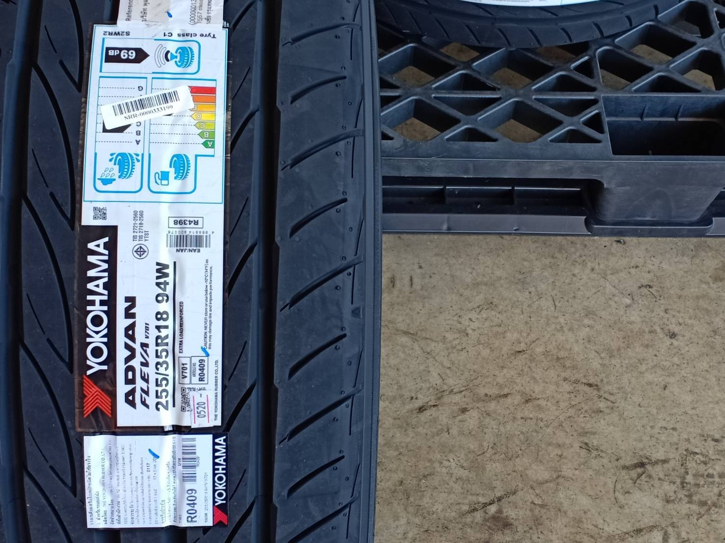 YOKOHAMA 255/35R18 ADVAN FLEVA V701 94W MADE IN JAPAN