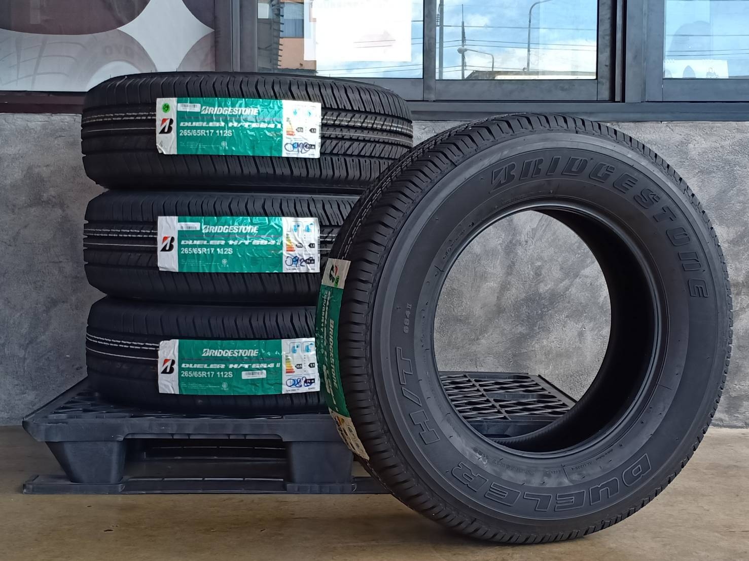 BRIDGESTONE 265/65R17 DUELER H/T 684II 112S MADE IN THAILAND