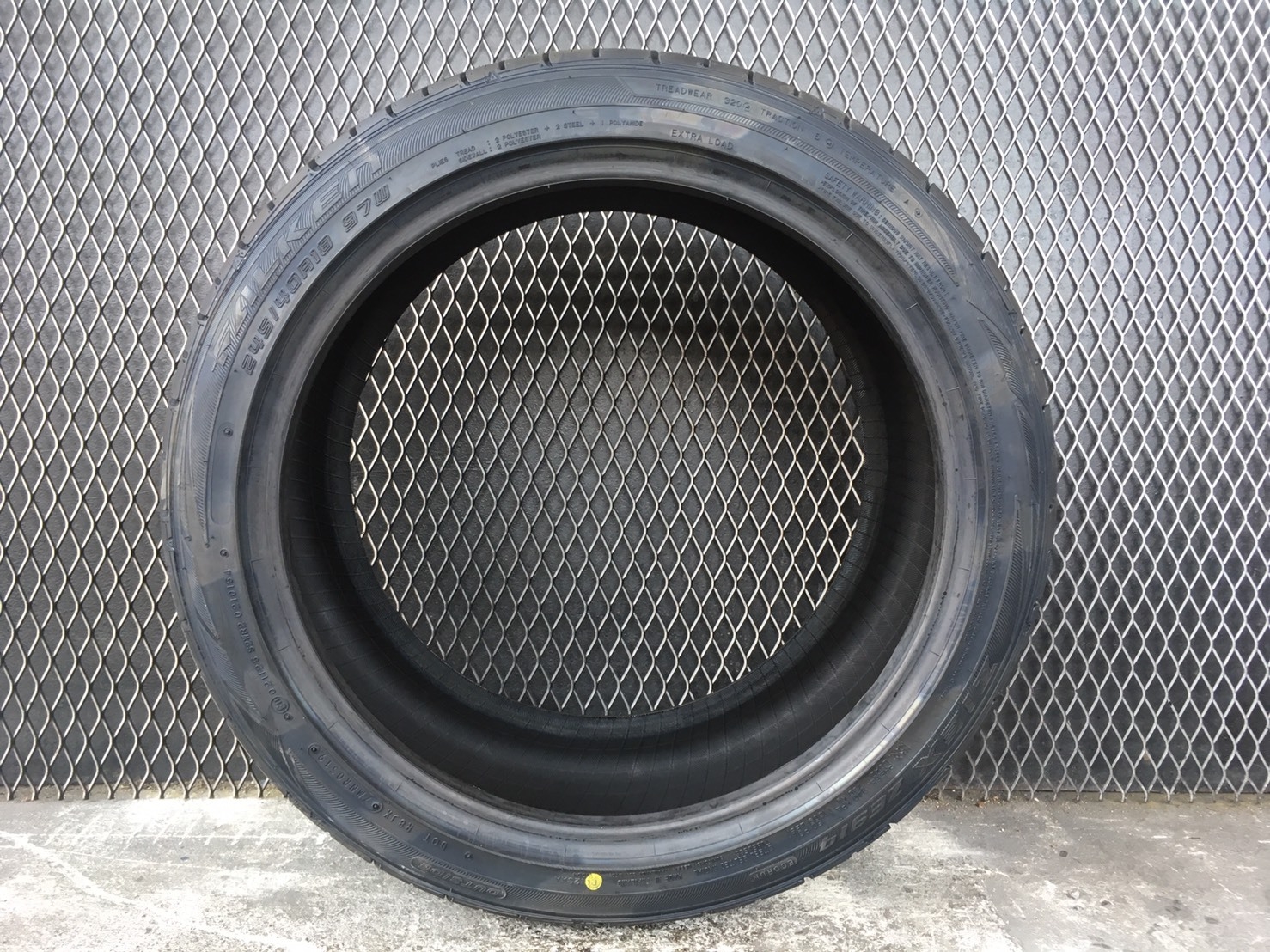 FALKEN ZE914 245/40-18 ปี19 ราคาพิเศษ