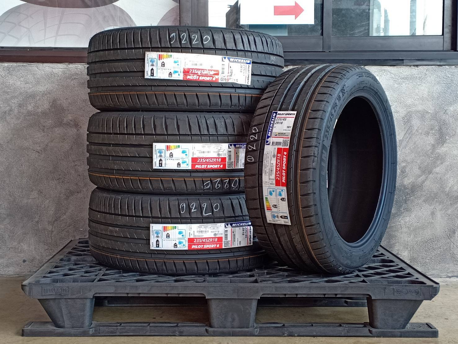 MICHELIN 235/45ZR18 PILOT SPORT 4ST 98Y MADE IN THAILAND