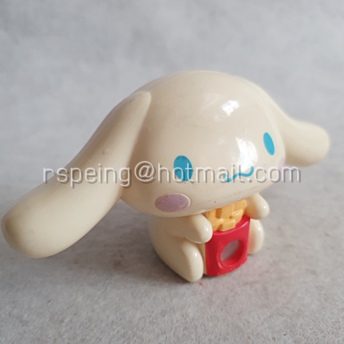 แมคโดนัลด์ แฮปปี้ มีล ทอยส์ 2009 : ซินเนมอนโรลถือถุงเฟรนช์ฟรายส์ McDonald’s Happy Meal Toys 2009 : Cinnamonroll