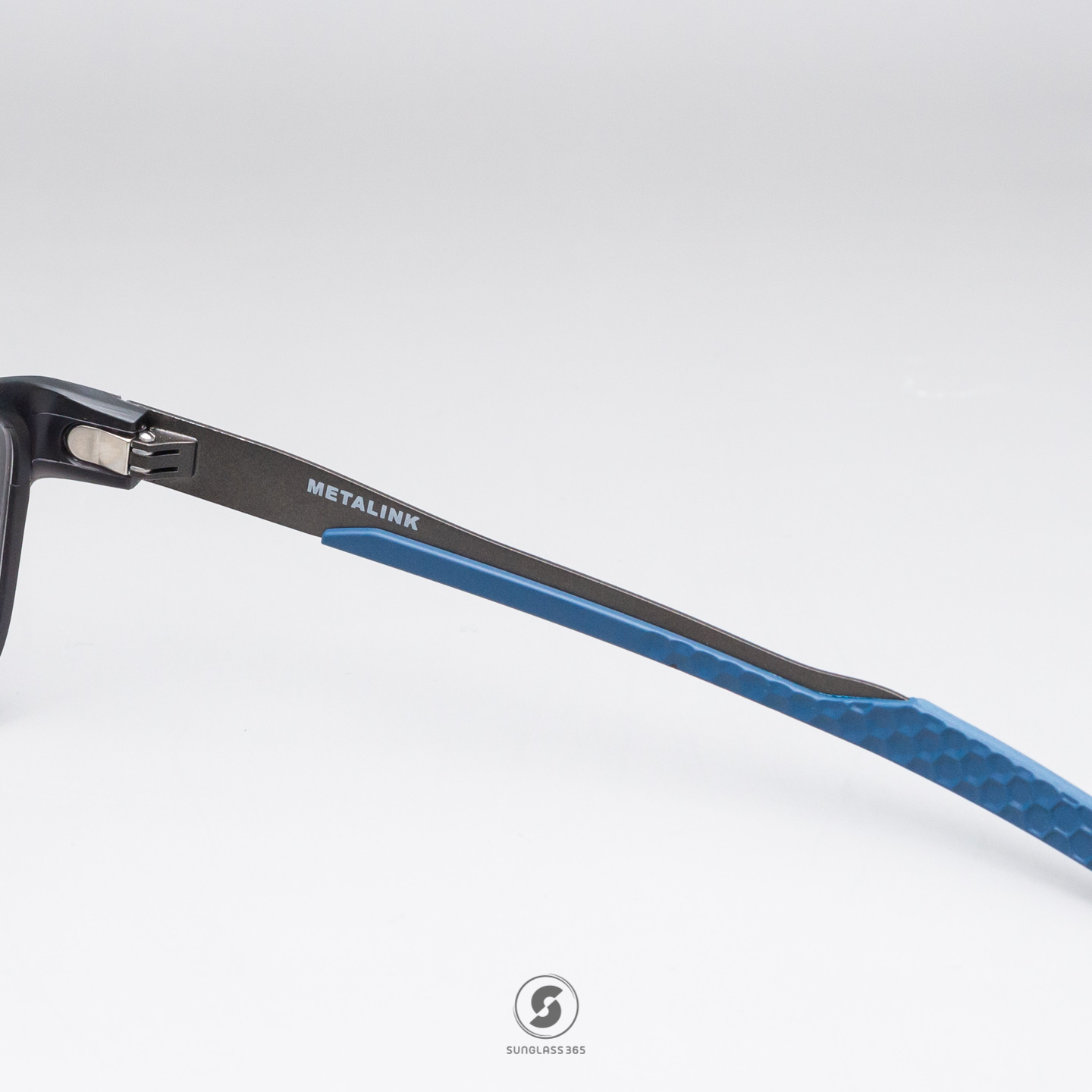 Oakley Metalink OX8153-07 Satin Grey Smoke