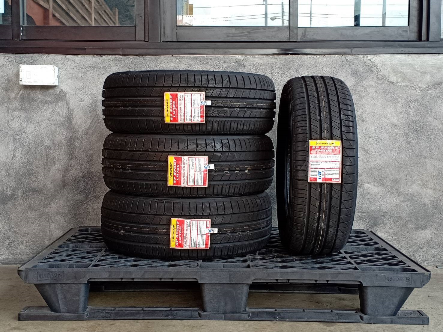 DUNLOP 195/55R15 LM705 85V MADE IN THAILAND