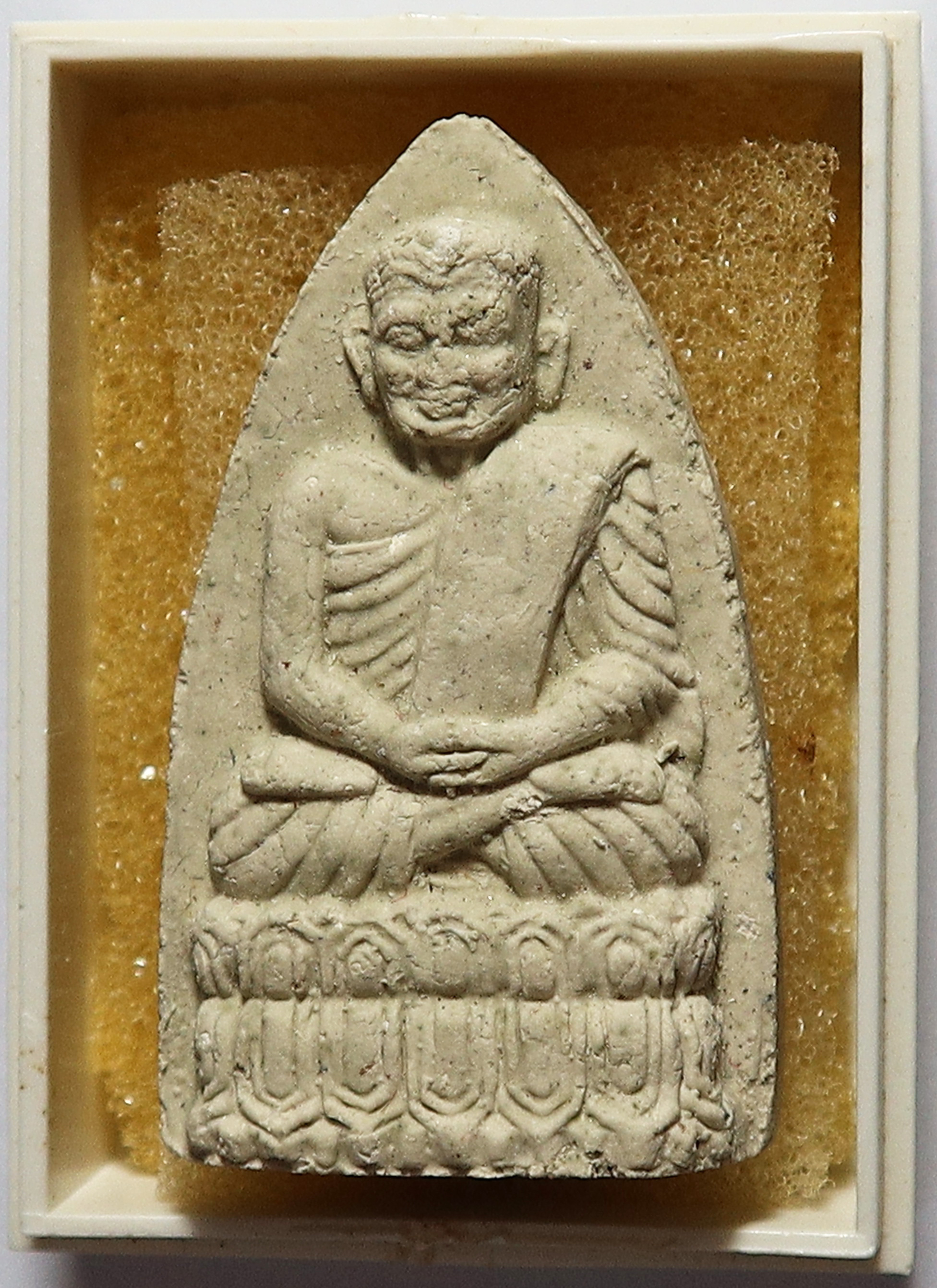 1707 หลวงปู่ทวด วัดประสาทบุญญาวาส รุ่นบูรณะโบสถ์ ปี 2530 เนื้อผง ผสมมวลสารเก่า เนื้อขาว นิยม องค์นี้ มวลสารมาก