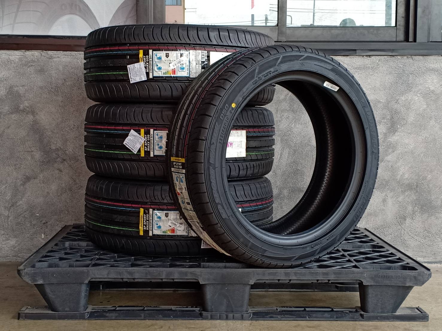 DUNLOP SP SPORT MAXX050 235/45R18 94Y JAPAN