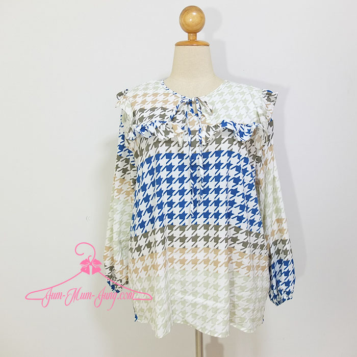 *อก50-52นิ้ว*เสื้อคนอ้วนผ้าไหมอิตาลีลายชิโนโทนสีฟ้าทะเลแขนยาวปลายยางยืดแต่งระบายผูกโบว์คอ สวยเก๋น่ารักมากๆค่ะ