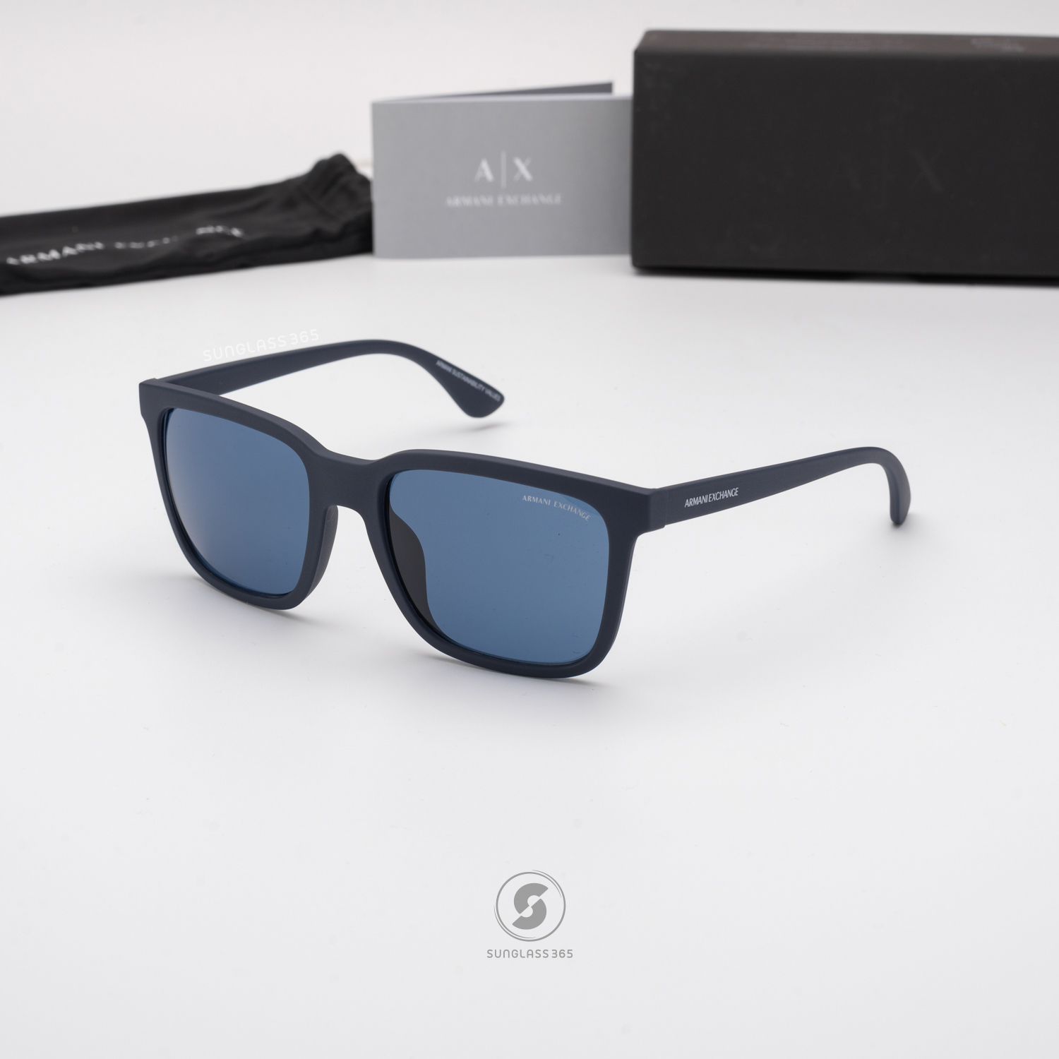 แว่นกันแดด Armani Exchange AX4112SU 818180