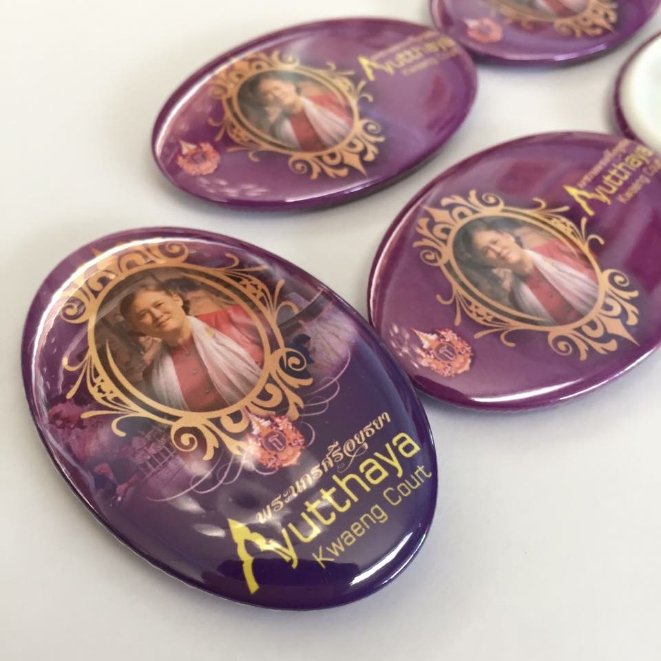 เข็มกลัดวงรีพลาสติกขนาด 4x6cm รับผลิตเข็มกลัดวงรี