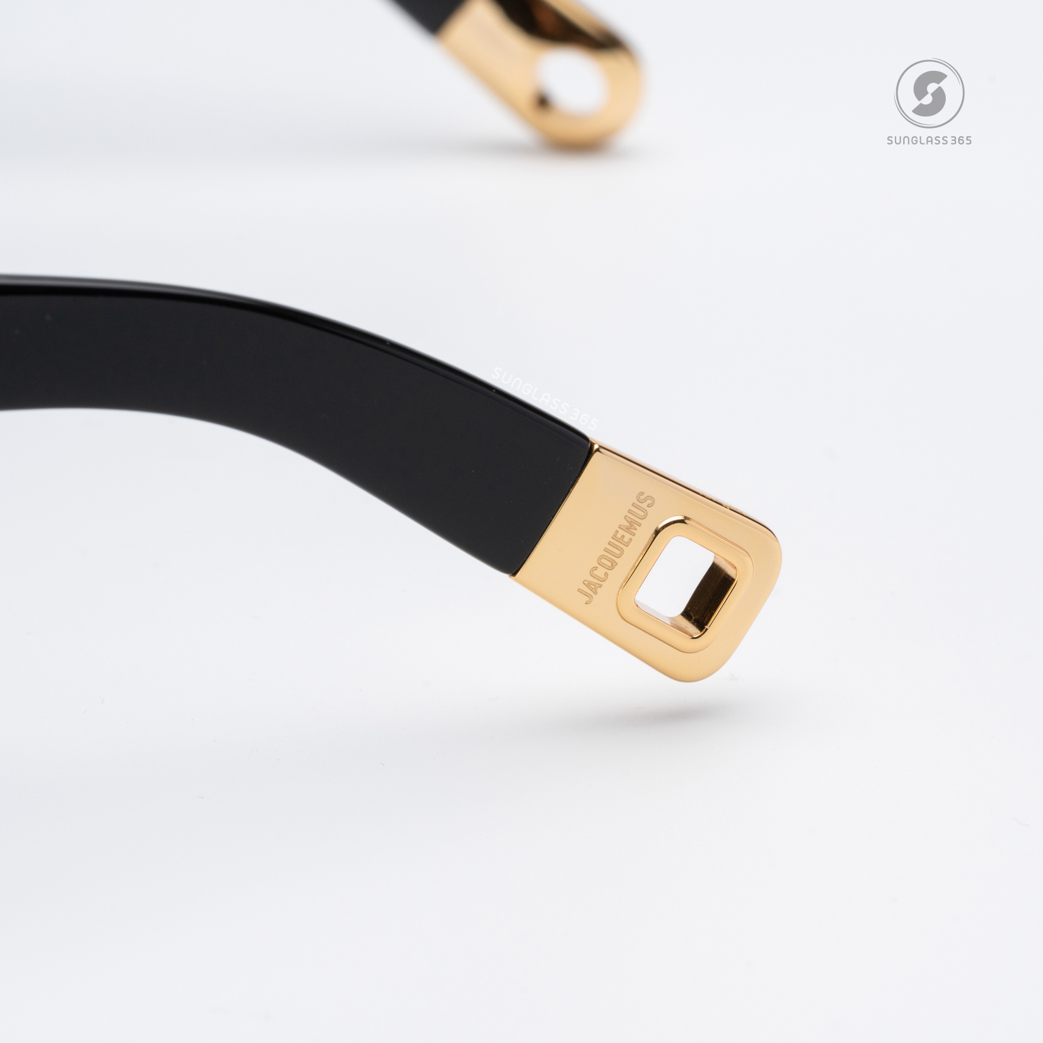 แว่นกันแดด JACQUEMUS THE GALA JAC5 C1