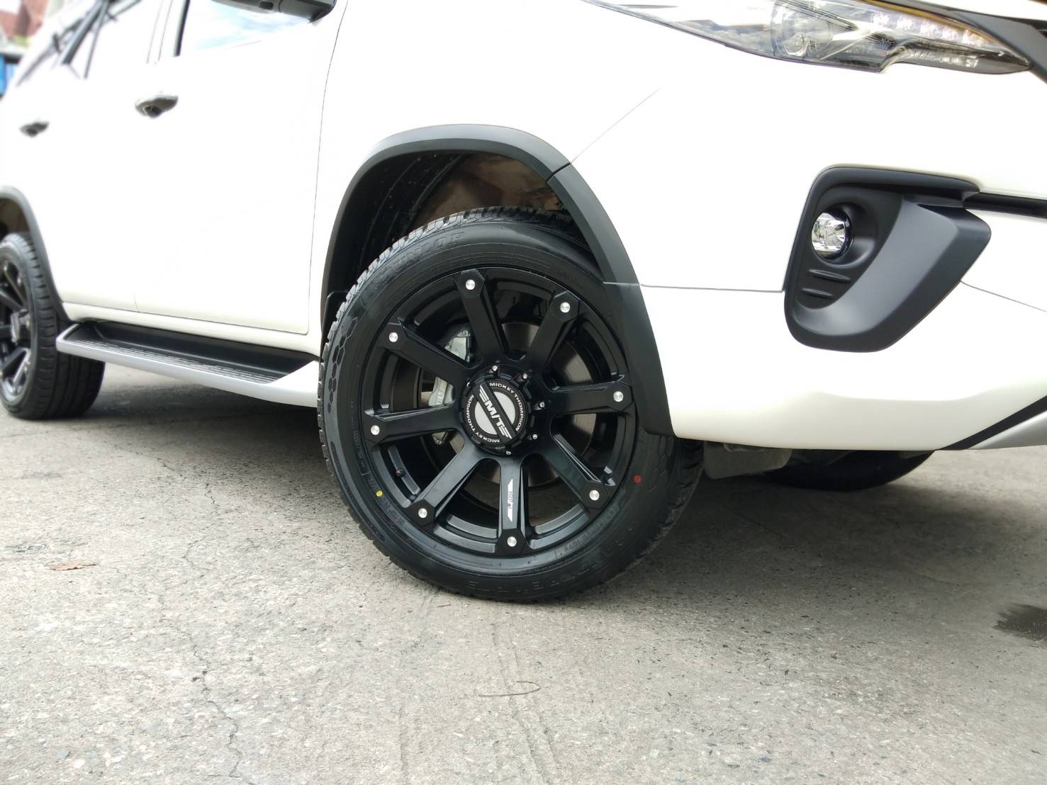 ล้อแท้ MICKEY THOMPSON ROUSH ขอบ20
