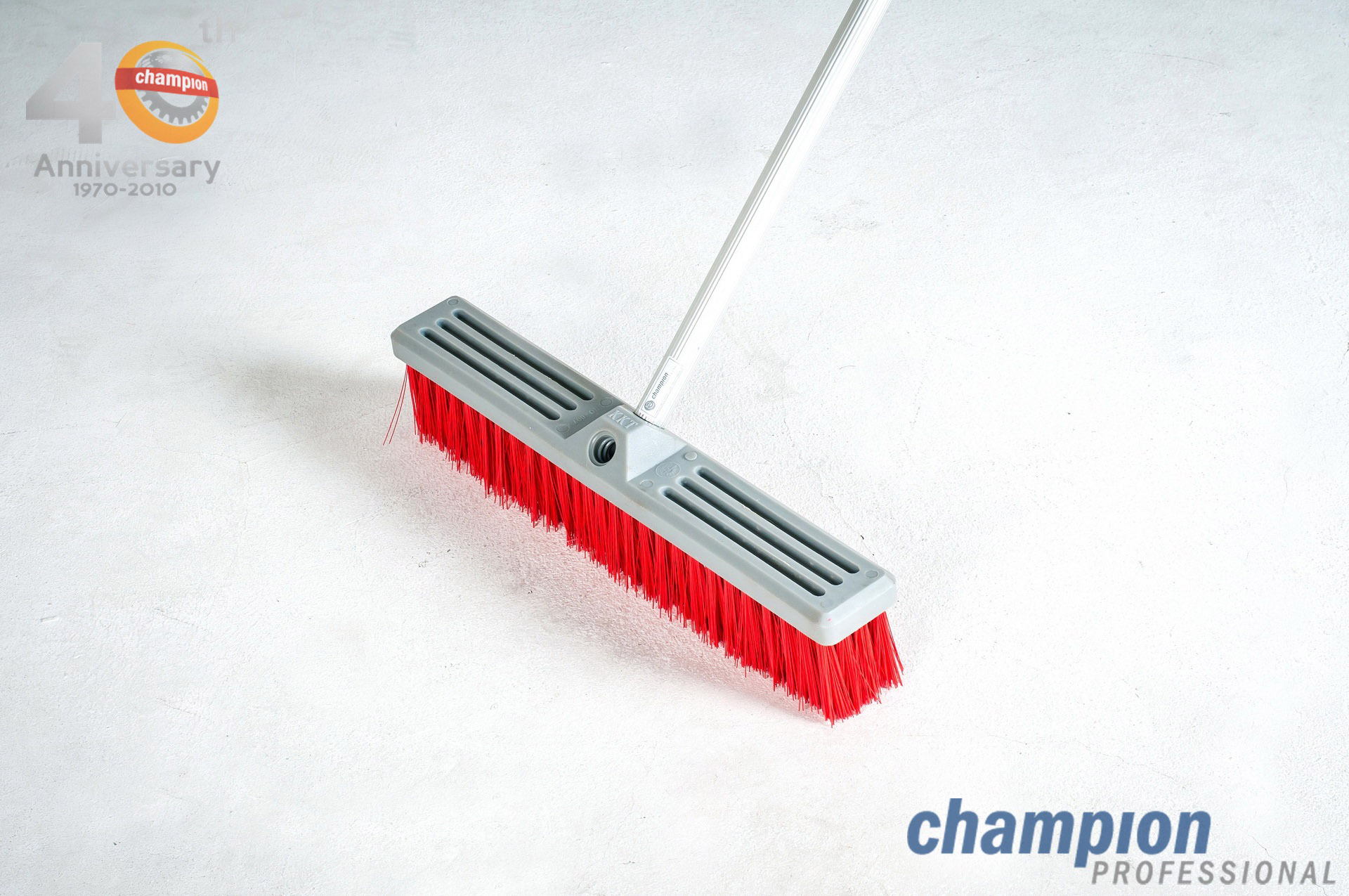 แปรงปัดพื้น/พรม Champion Professional