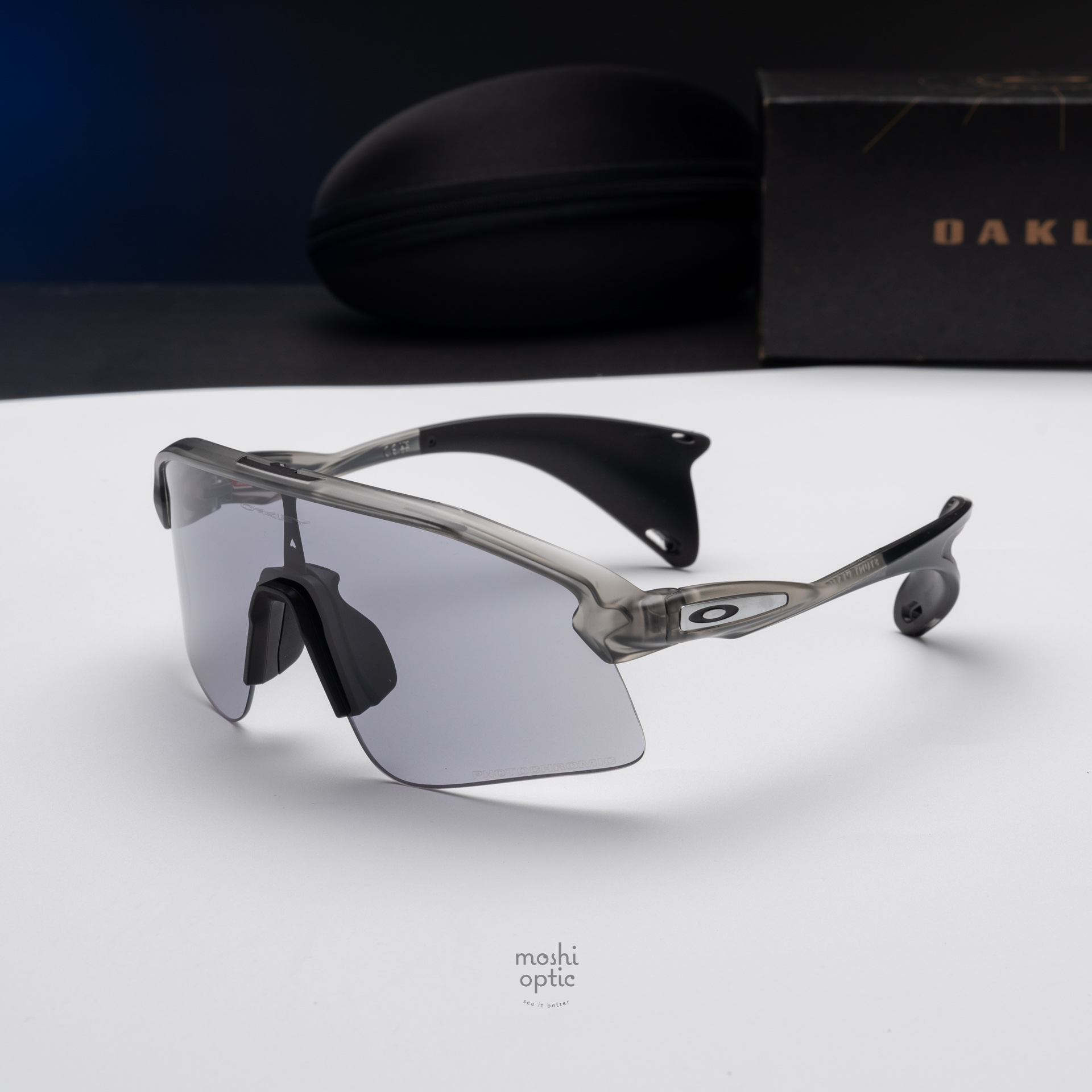 OAKLEY STUNT DEVIL S OO9518-08 Matte Grey Ink Clear to Black Iridium Photochromic
