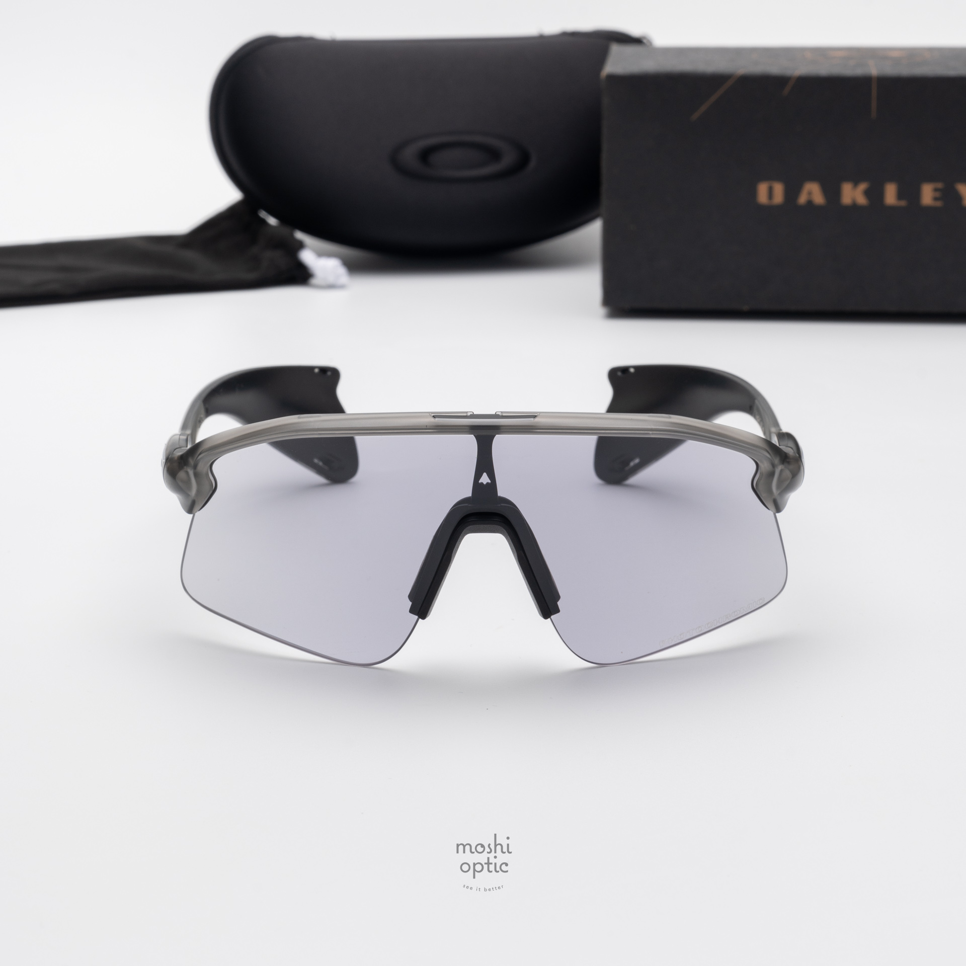 OAKLEY STUNT DEVIL OO9517-08 Grey Ink Clear to Black Iridium Photochromic