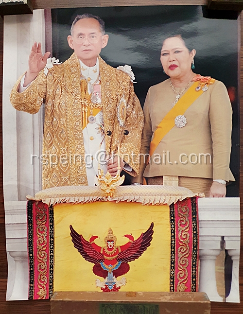 พระบรมฉายาลักษณ์ รัชกาลที่ 9 กับ ราชินี