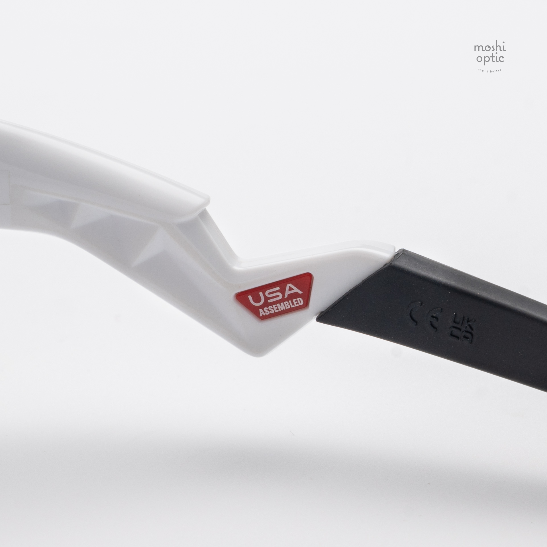 Oakley Capacitor OJ9013-03 Polished White Prizm Field