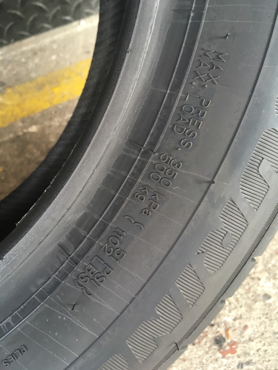 DUNLOP SP TOURING R1 175-65-15 ซื้อ2แถม2 ปี18